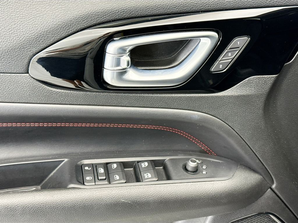 Used 2022 Diamond Black Jeep Trailhawk image 22