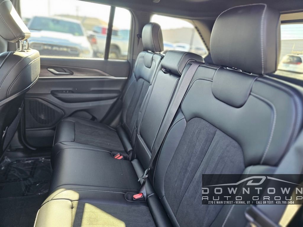 New 2026 Diamond Black Crystal Pearlcoat Jeep Altitude image 20