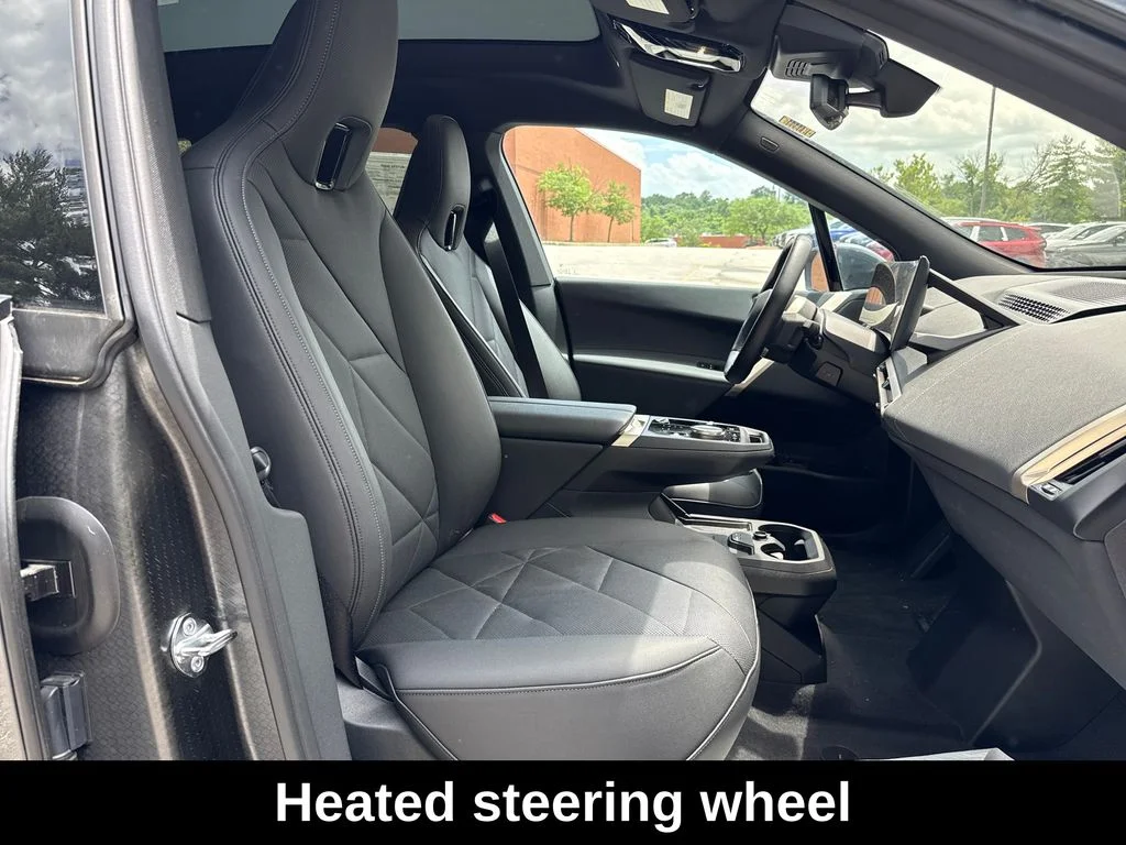 Used 2025 Gray BMW xDrive50 image 30