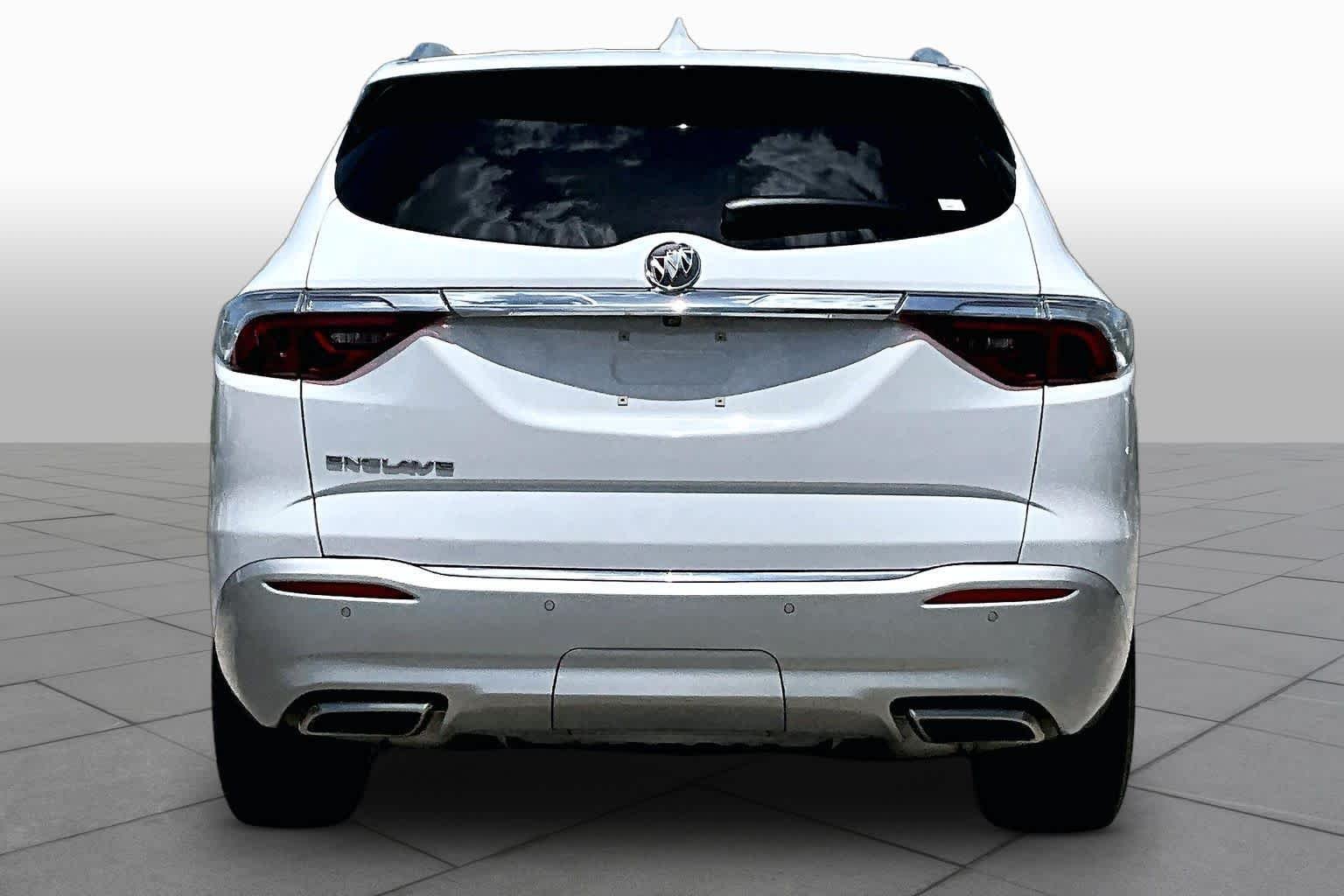 Used 2023 Summit White Buick Essence image 5