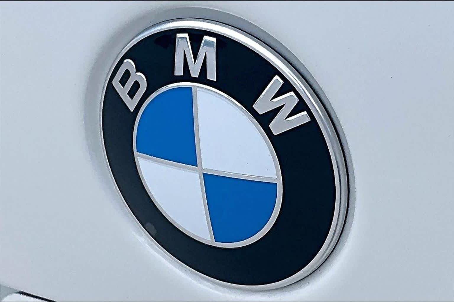Used 2024 Alpine White BMW sDrive40i image 29