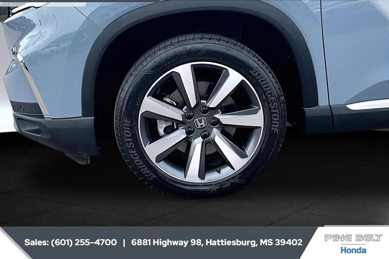 Used 2024 Sonic Gray Pearl Honda Touring image 7