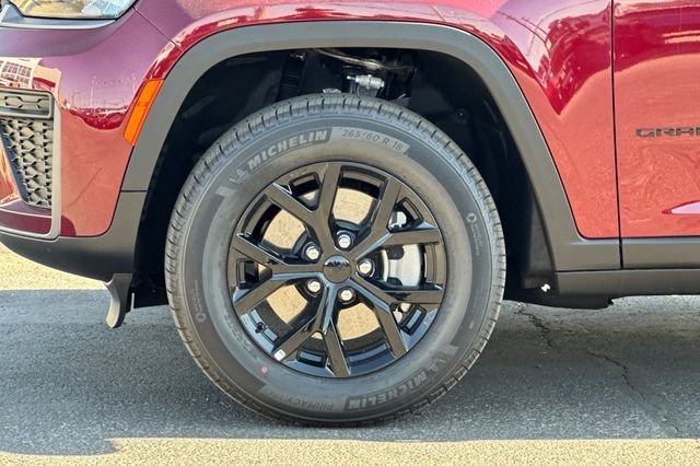 New 2026 Velvet Red Pearl-Coat Exterior Paint Jeep Laredo image 26