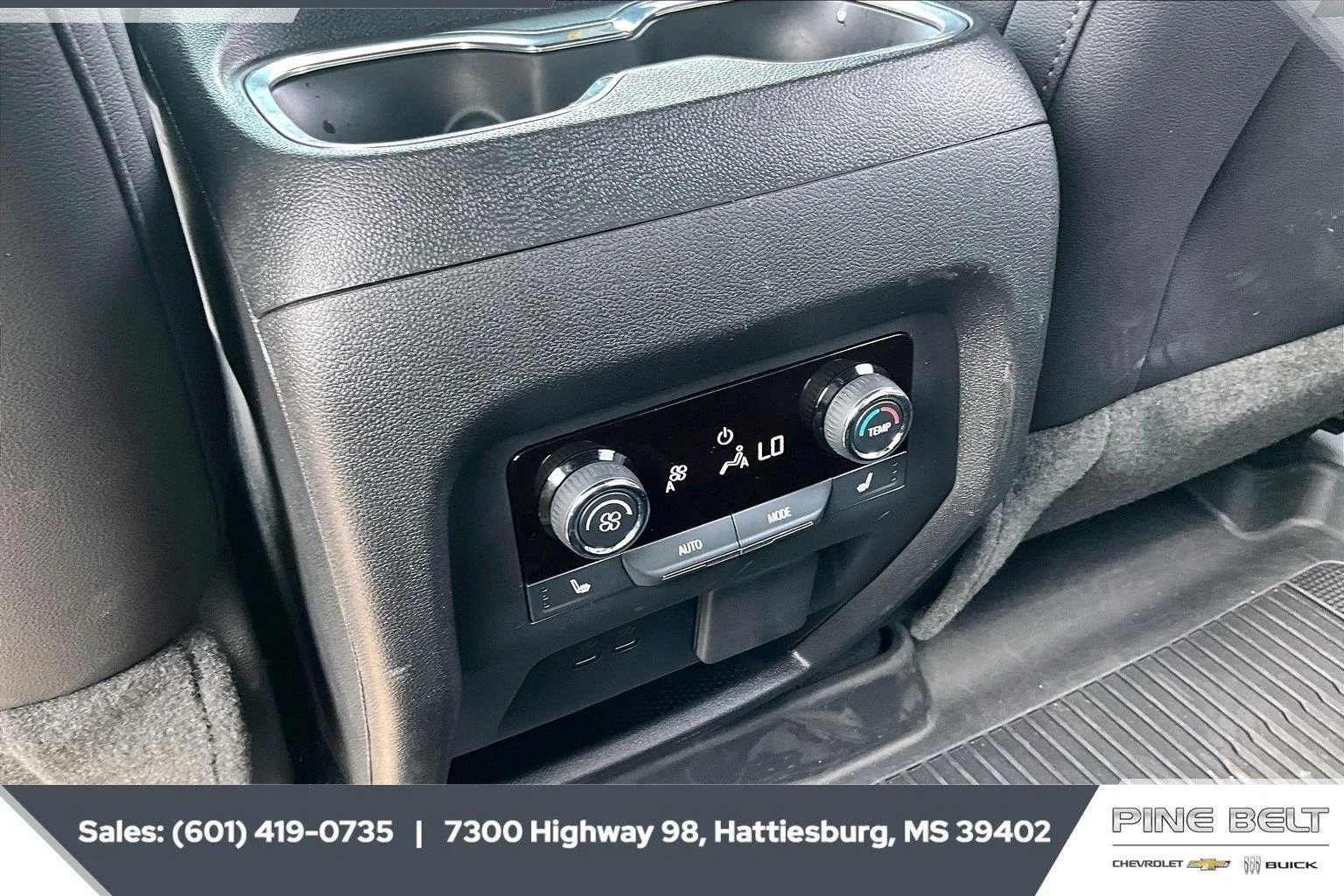 Used 2025 Iridescent Pearl Tricoat Chevrolet High Country image 25