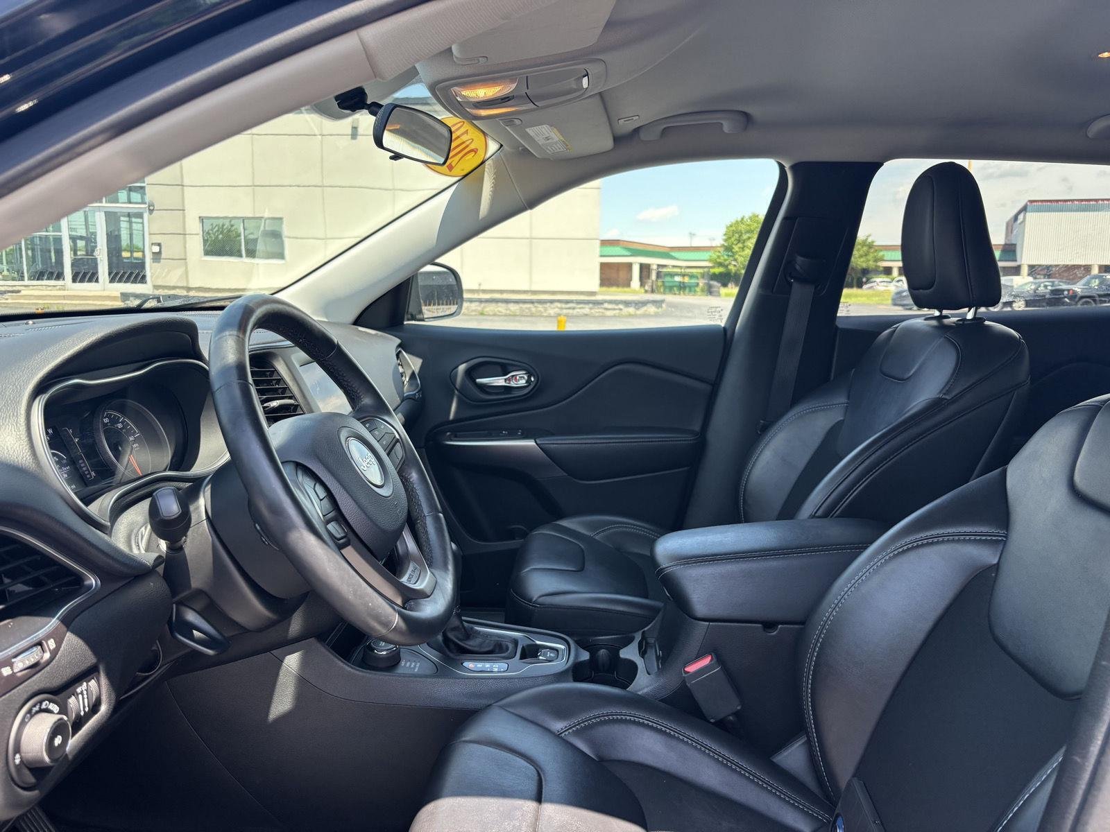 Used 2019 Diamond Black Crystal Pearlcoa Jeep Latitude Plus image 26