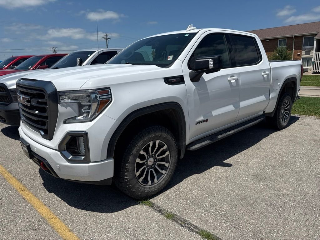 Used 2022 White GMC AT4 image 2