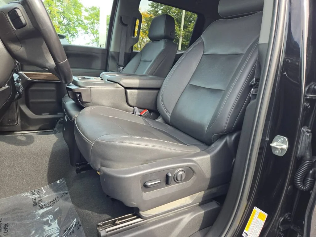 Used 2021 Black Chevrolet LT image 18