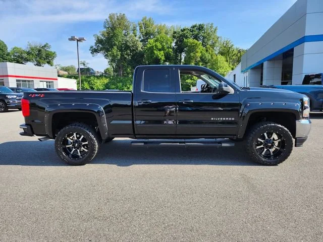 Used 2019 BLACK Chevrolet LT image 9