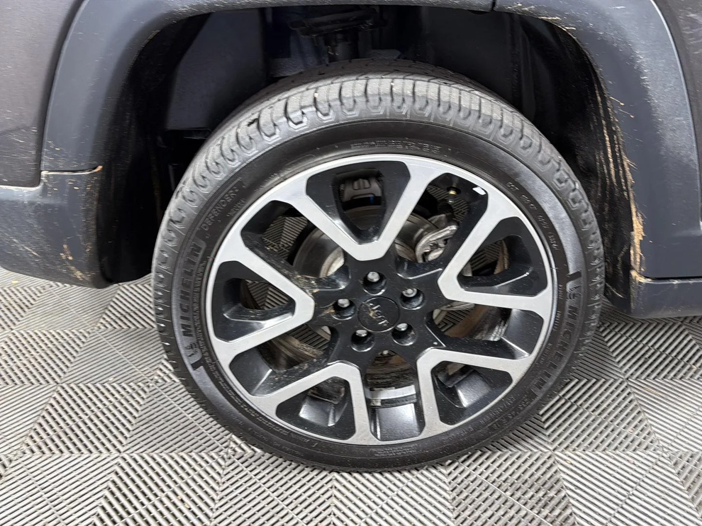 Used 2019 Granite Crystal Metallic Clearcoat Jeep Limited image 18