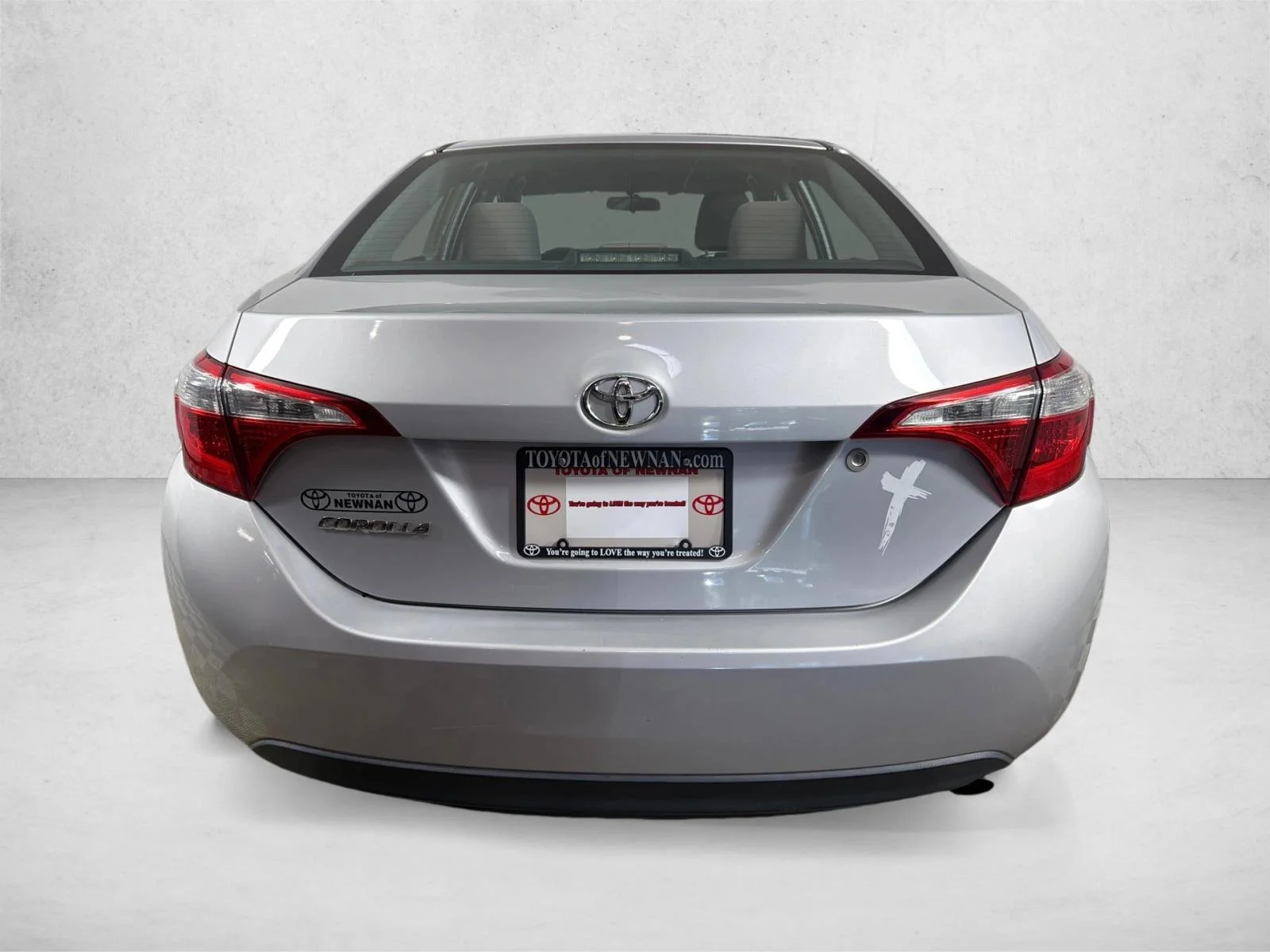 Used 2016 White Toyota L image 4