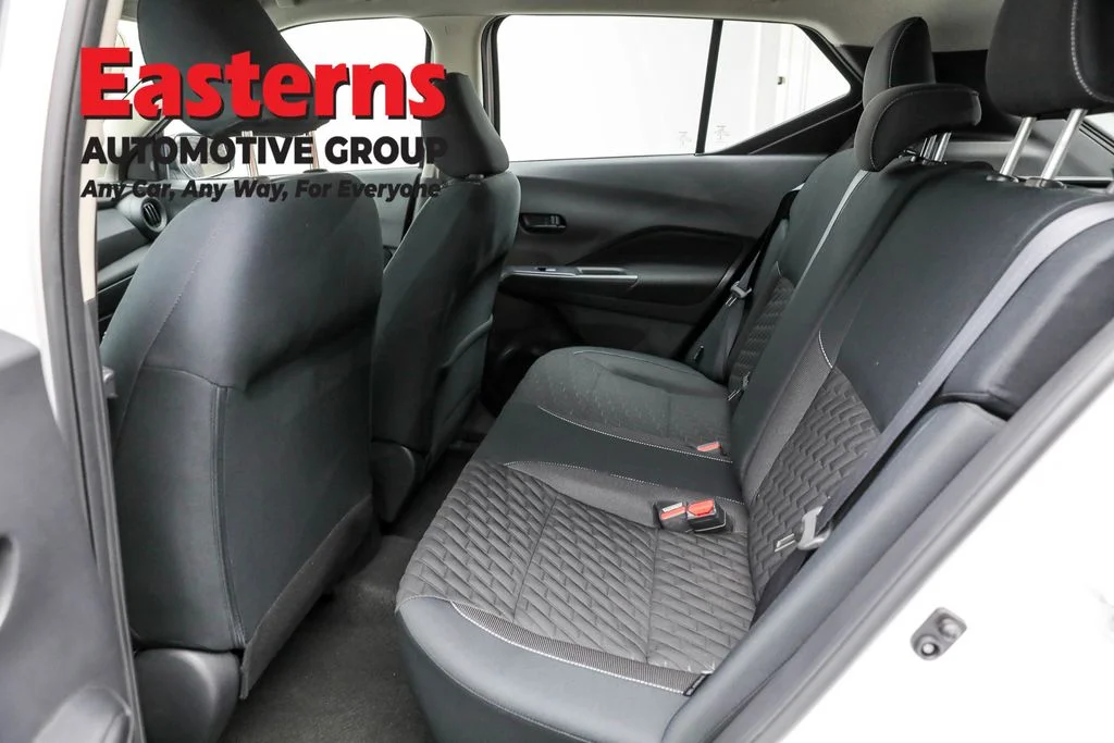 Used 2022 White Nissan S image 21