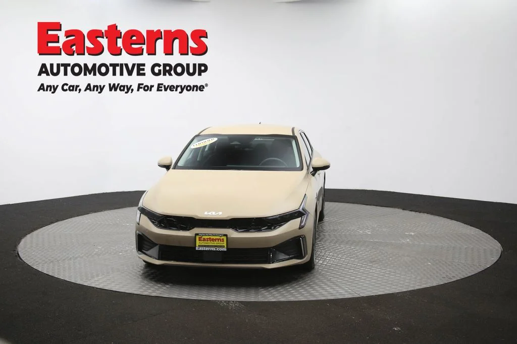 Used 2025 Red Kia LXS image 56