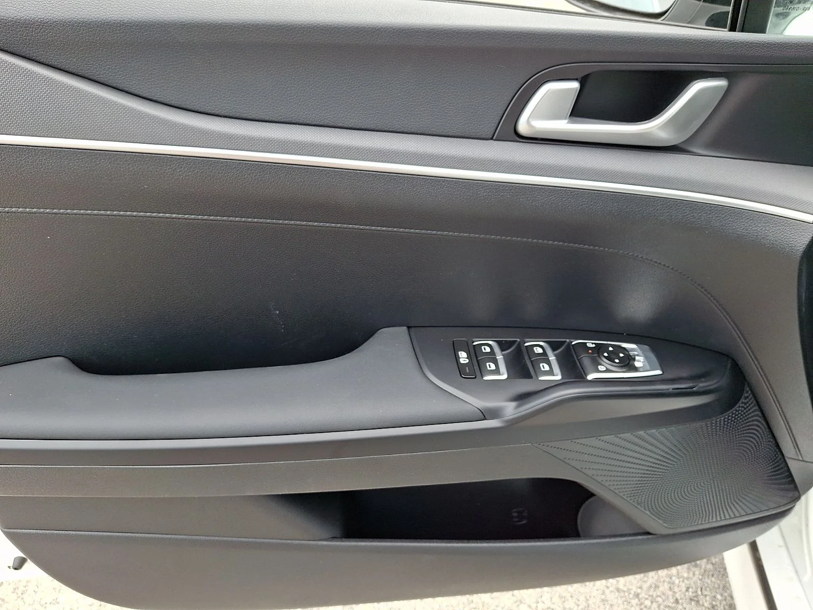 New 2026 White Kia LXS image 11