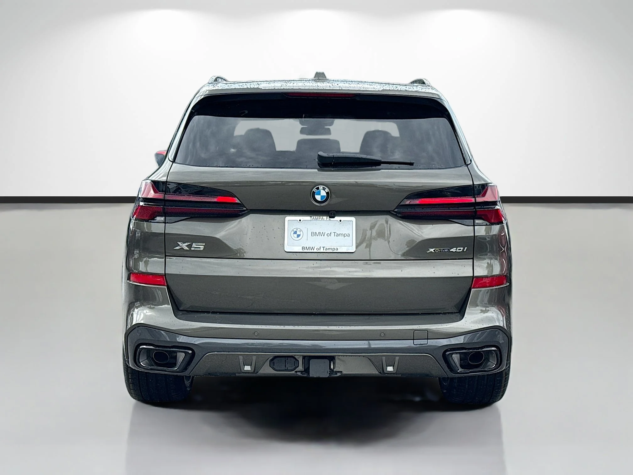 New 2026 Manhattan Green Metallic BMW xDrive40i image 4