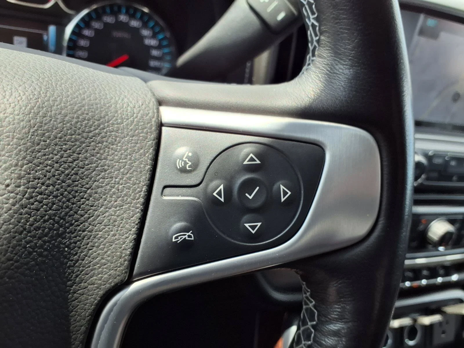 Used 2018 Onyx Black GMC SLT image 15