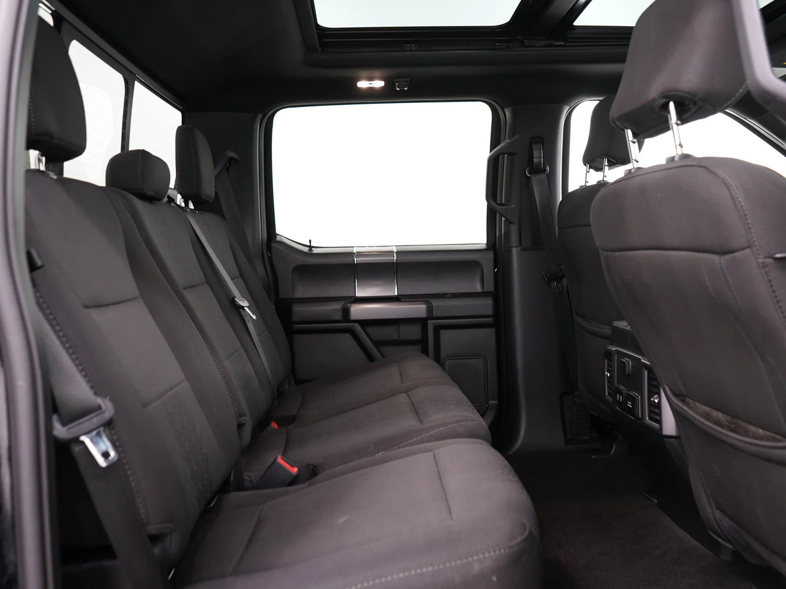 Used 2018  Ford XL image 13