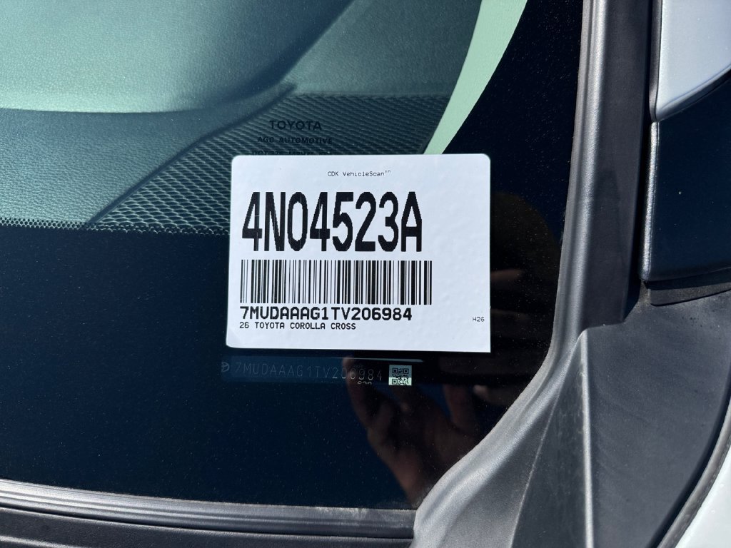 Used 2026 Pearl Toyota XLE image 33