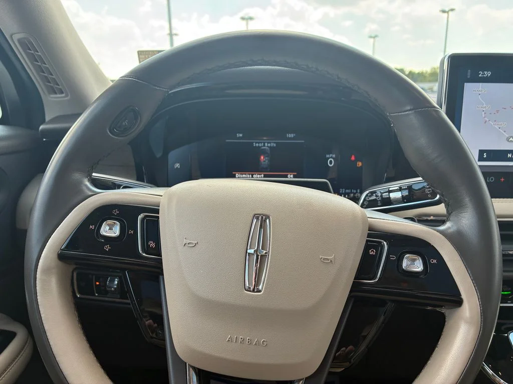 Used 2023 Crystal Red Metallic Lincoln Reserve image 17