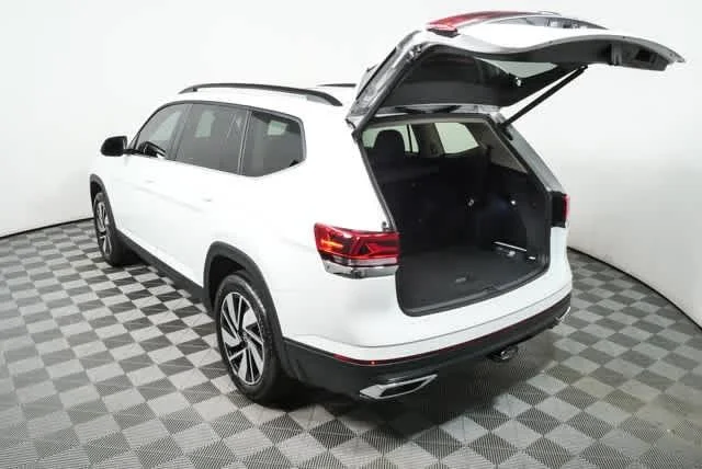 New 2026 Opal White Pearl Volkswagen 2.0T SE w/Technology image 28