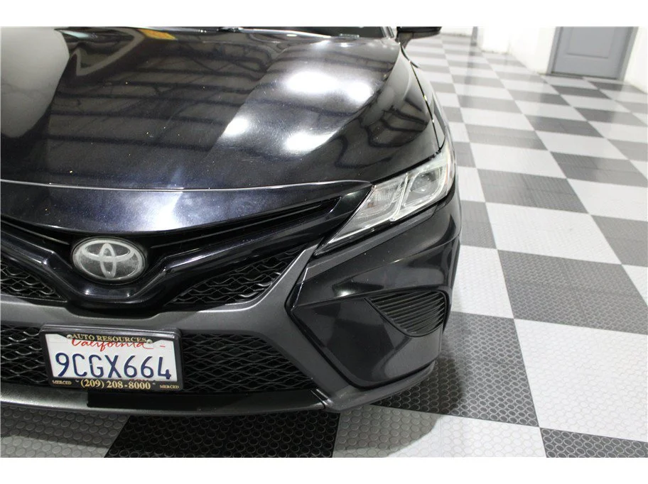 Used 2018 Black Toyota SE Sedan 4D image 8