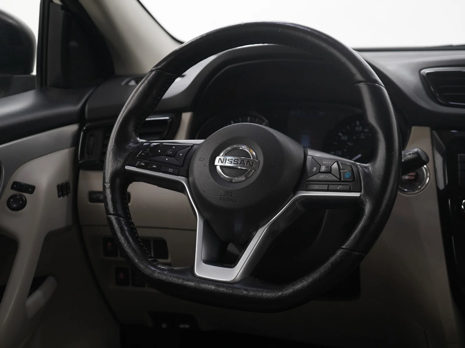Used 2020 Pearl White Tricoat Nissan SV image 14