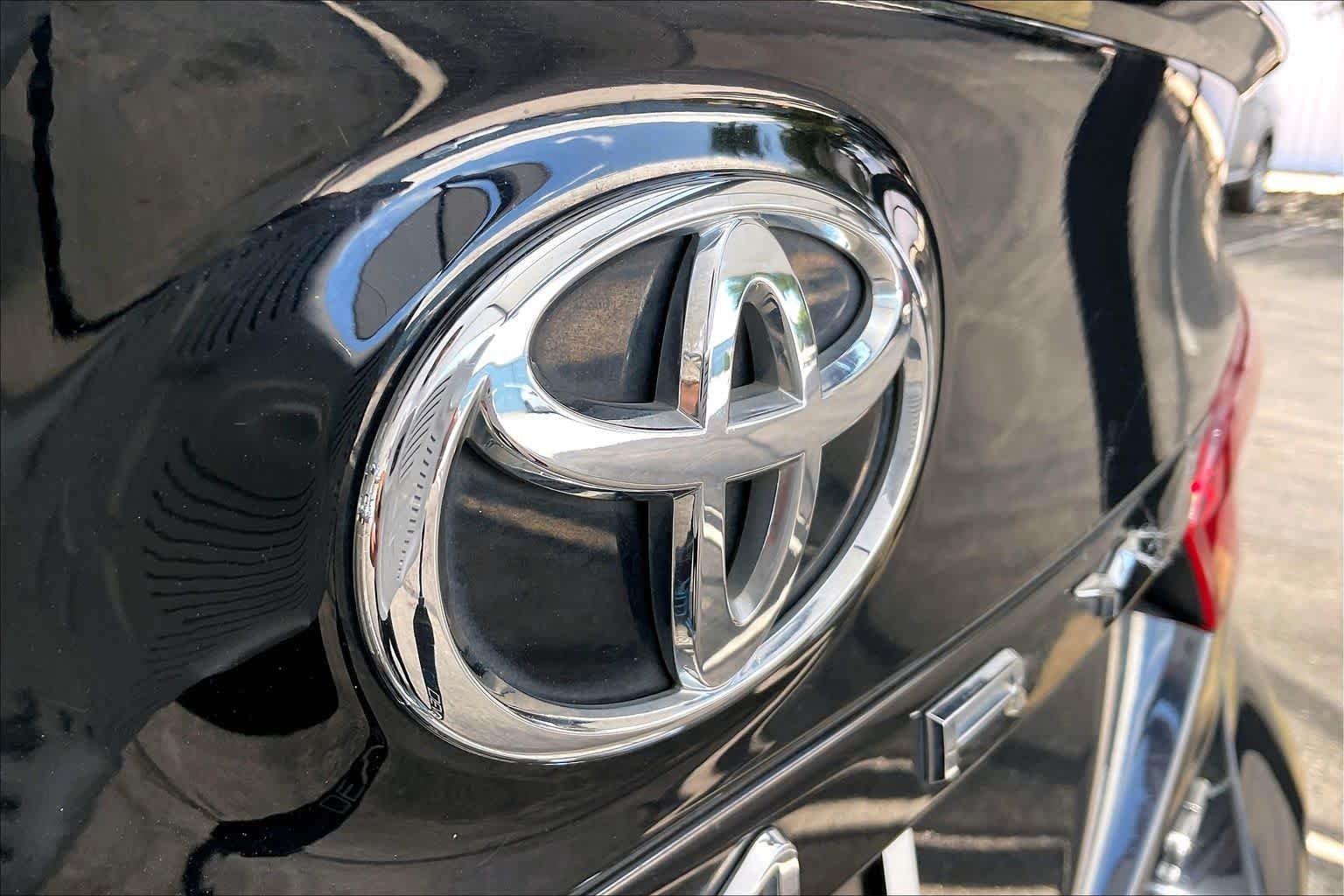 Used 2023 Midnight Black Metallic Toyota SE image 31