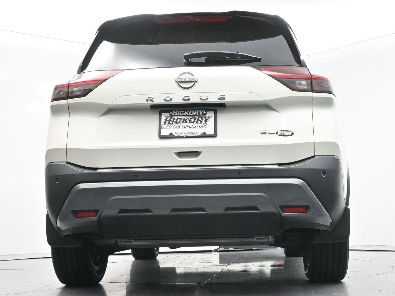 Used 2023 Pearl White Tricoat/Super Black Nissan SL image 49