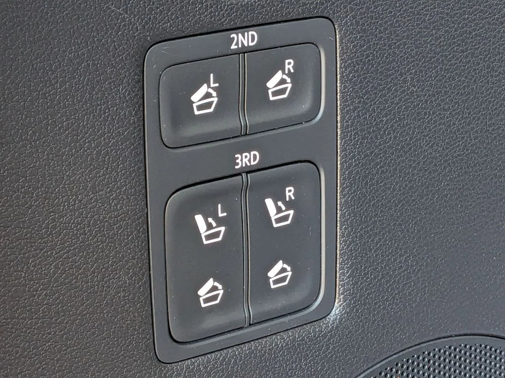 Used 2022 White Hyundai Limited image 28