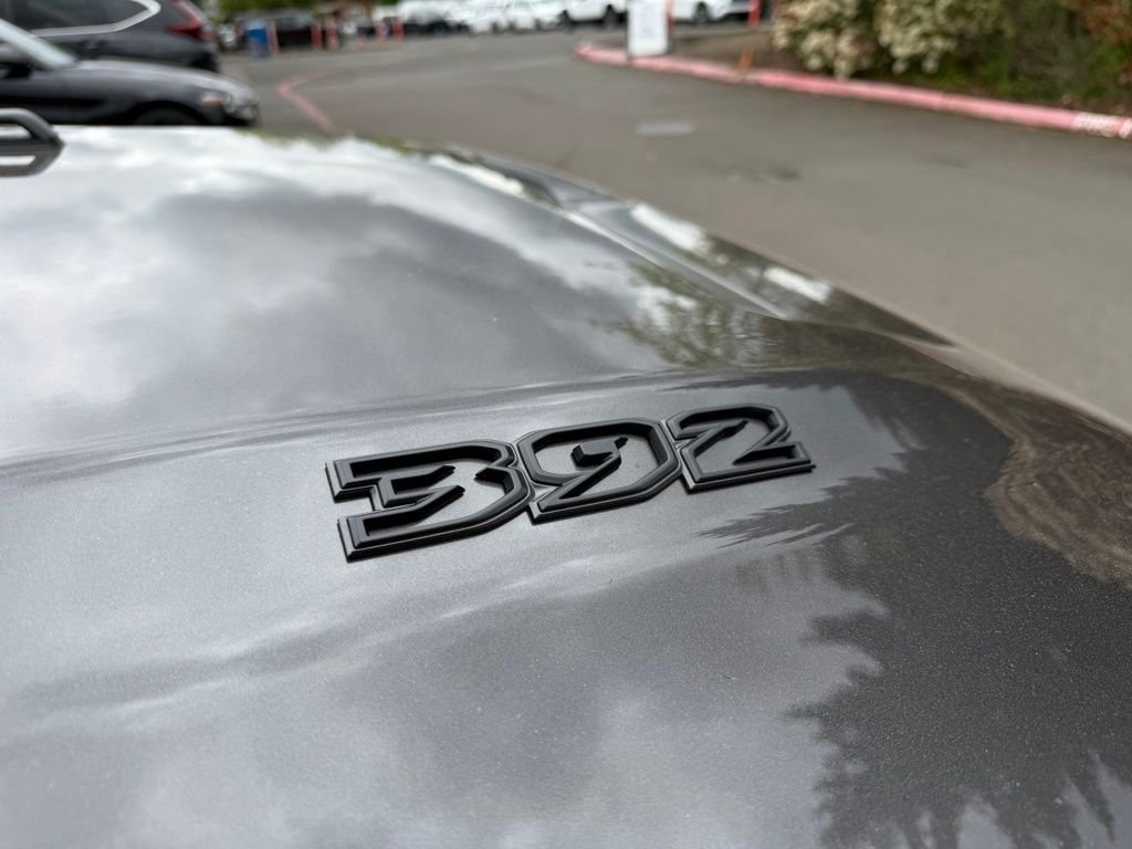 New 2026 Granite Crystal Metallic Clear-Coat Exterior Paint Jeep Moab 392 image 10