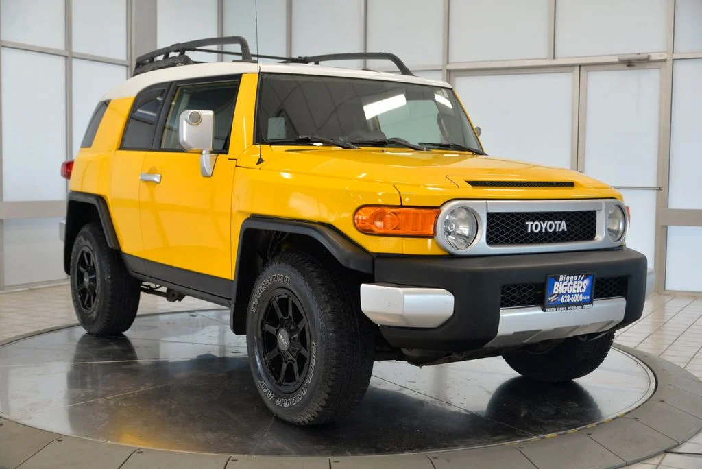 Used 2007 White Toyota Base image 2