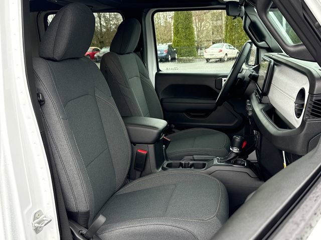 New 2026 Bright White Clear-Coat Exterior Paint Jeep Sport S image 24
