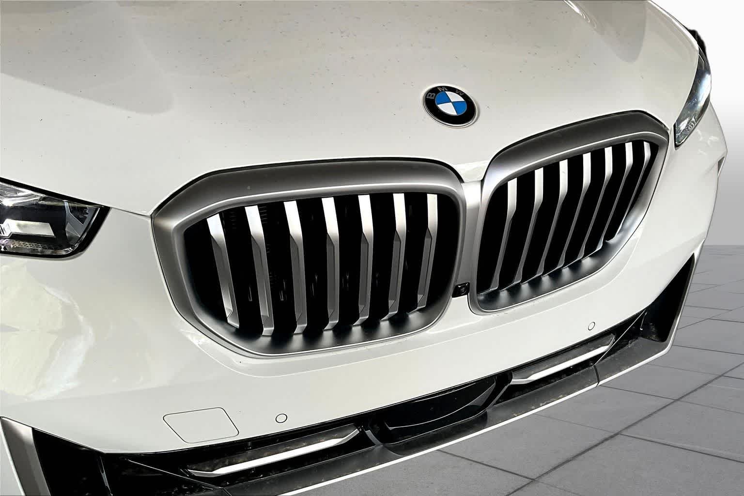 Used 2026 Alpine White BMW sDrive40i image 43