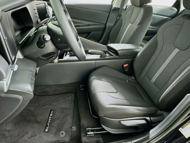 New 2026 Hyundai ELANTRA SE