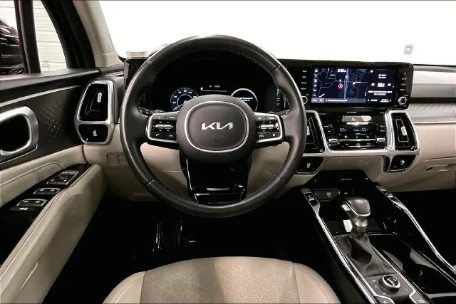 Used 2023 Everlasting Silver Kia SX image 6