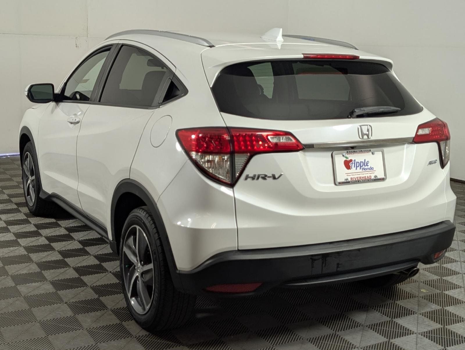 Used 2022 Platinum White Pearl Honda EX image 4
