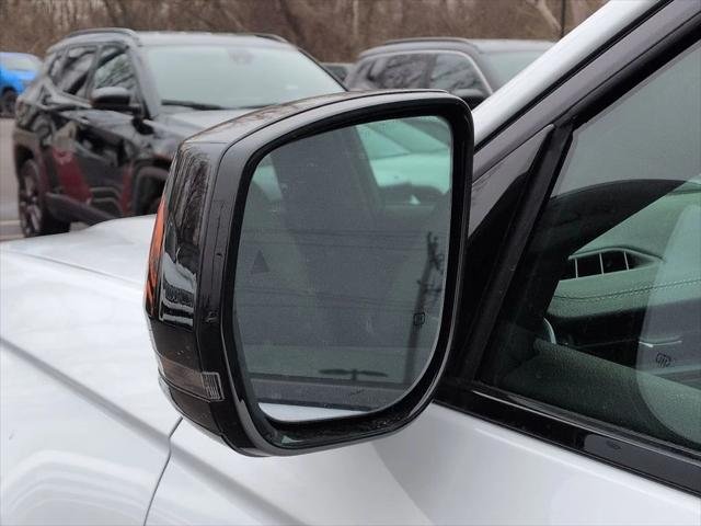 New 2026 Bright White Clear-Coat Exterior Paint Jeep Altitude image 7