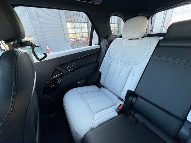 New 2026 Carpathian Grey Land Rover Dynamic SE image 33