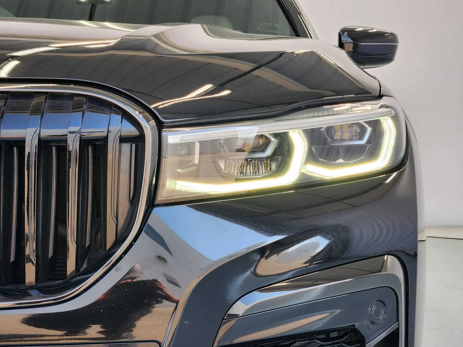 Used 2022 Black Sapphire Metallic BMW 750i xDrive image 9