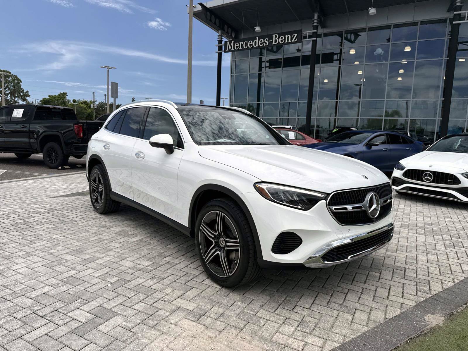 New 2027 Polar White Mercedes-Benz 300 SUV image 7