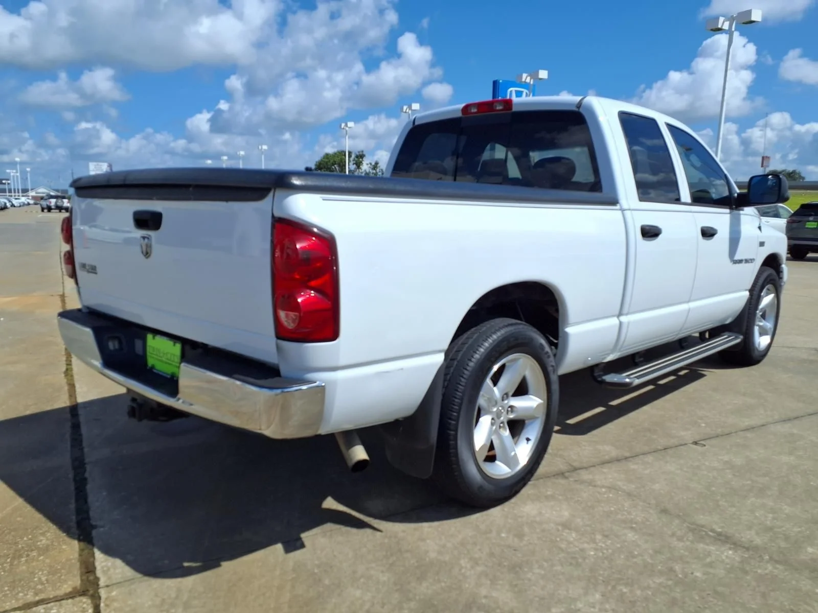 Used 2007 White Dodge SLT image 2