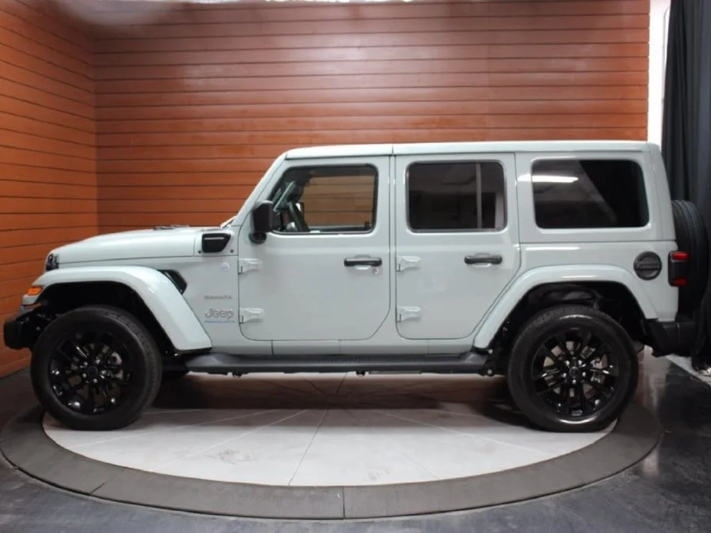 Used 2024 Earl Clearcoat Jeep Sahara 4xe image 25