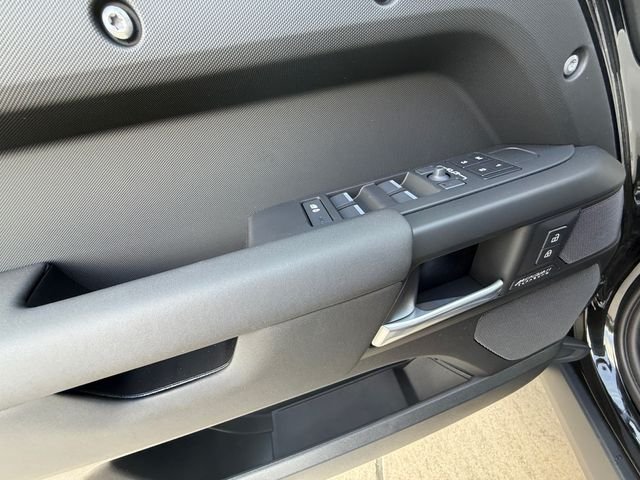 New 2026 Santorini Black Land Rover X-Dynamic SE image 11