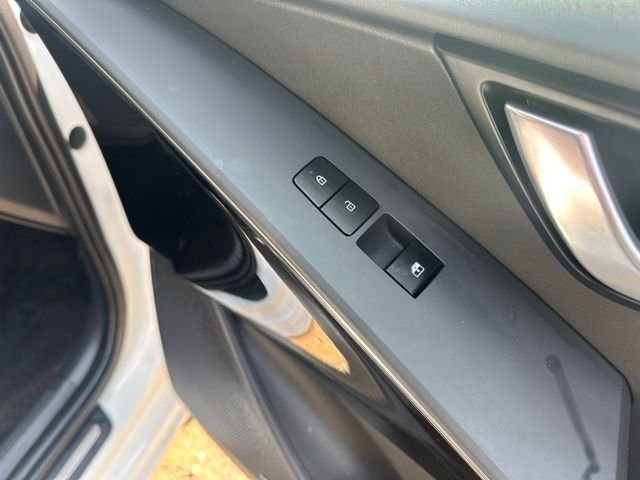 Used 2023 Snow White Pearl Kia Wave image 23