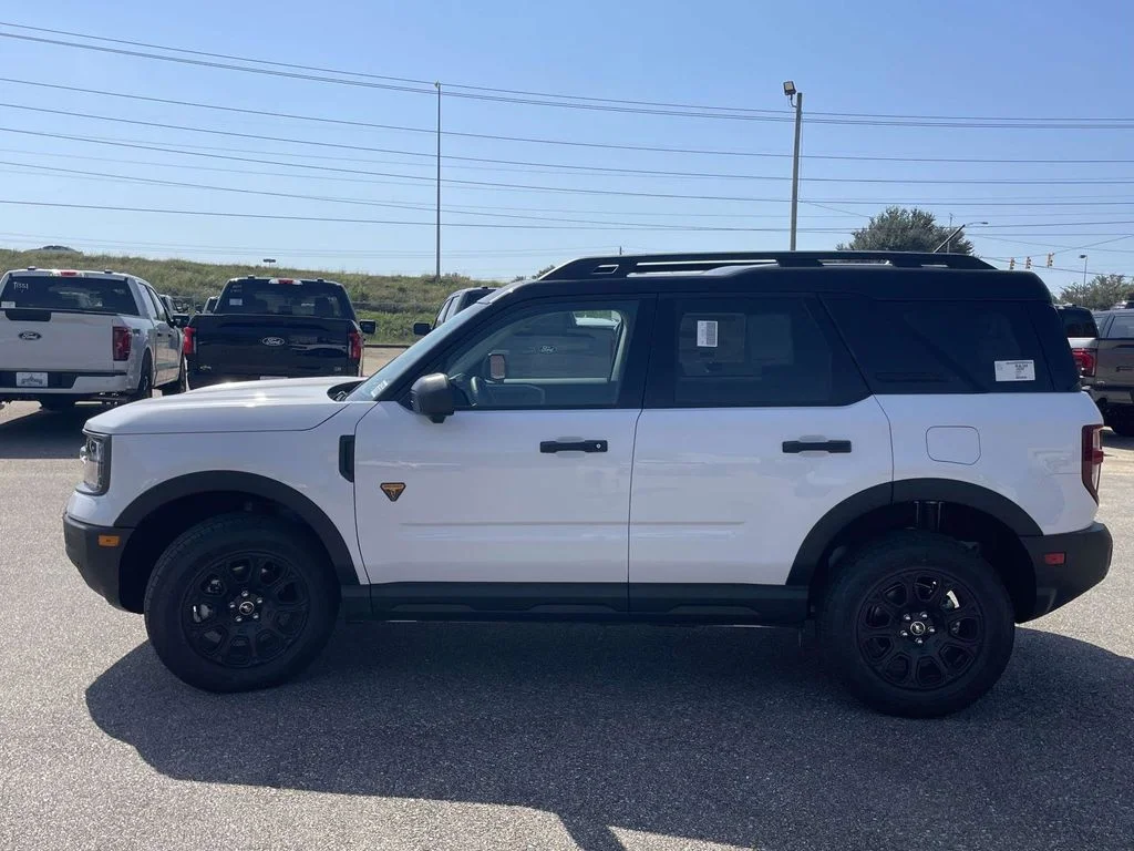 New 2025 Oxford White Ford Badlands® image 6
