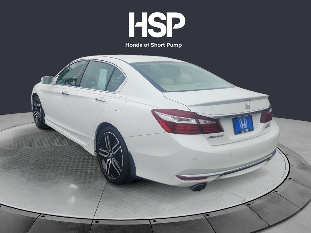 Used 2017 White Orchid Pearl Honda Touring image 3