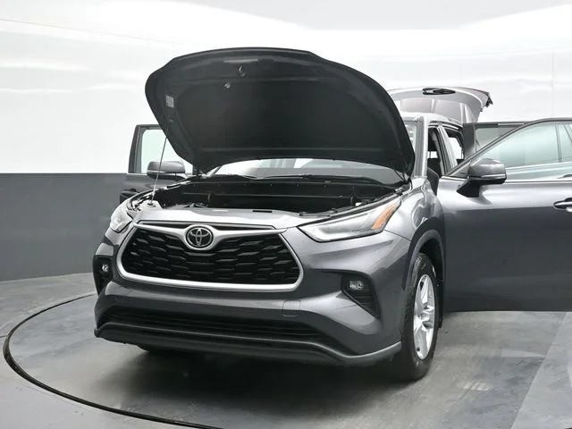 Used 2022 Gray Toyota LE image 30