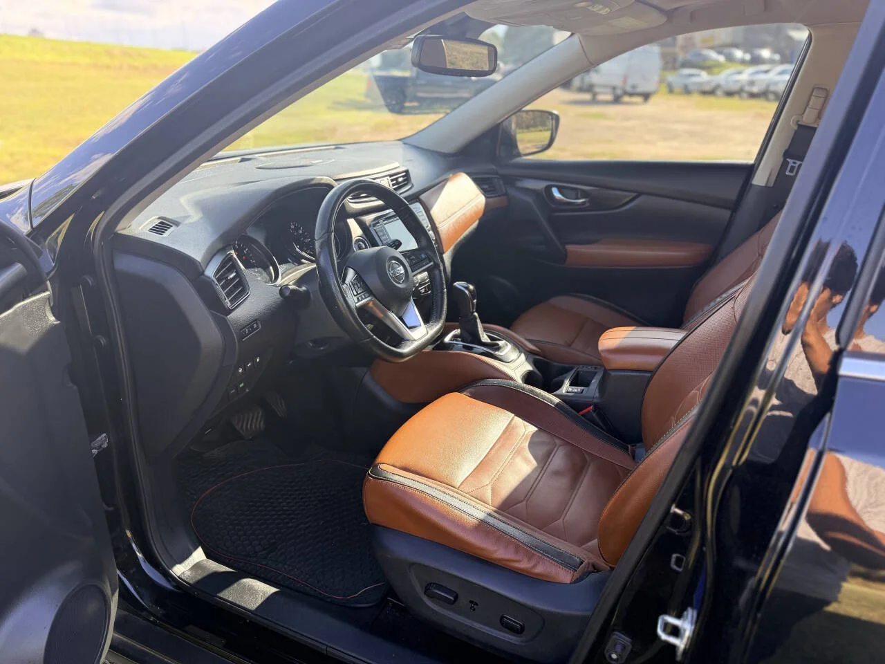 Used 2019 Black Nissan SL 4dr Crossover image 12