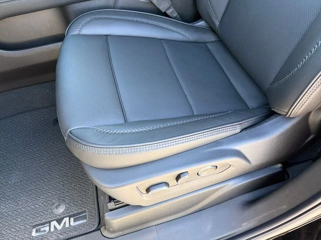 2026 GMC Yukon XL Denali - Photo 18