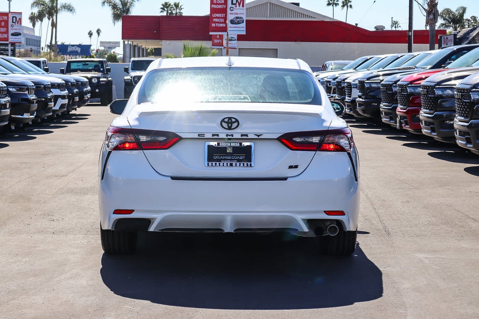 Used 2023 Ice Cap Toyota SE image 5