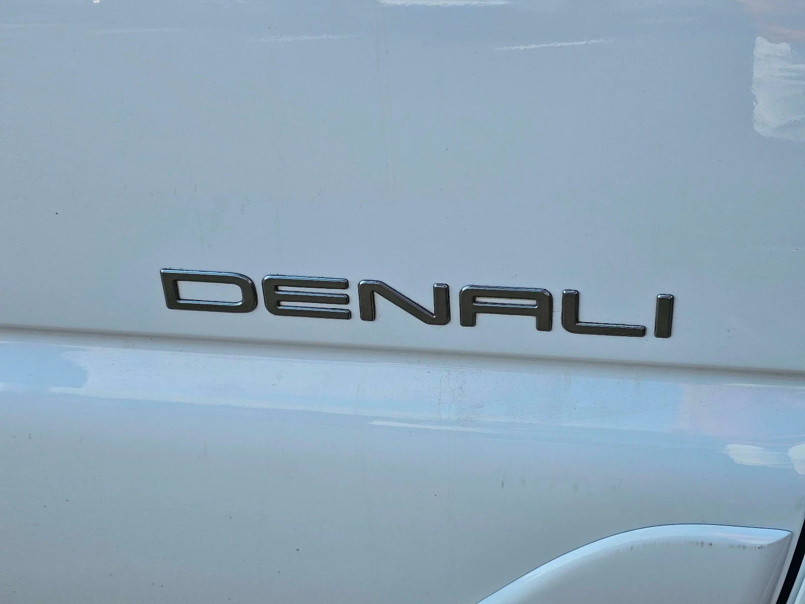 Used 2005 Summit White GMC Denali image 8